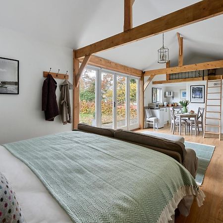 Stunning Cabin With Incredible Views Near Goodwood Rogate Екстер'єр фото